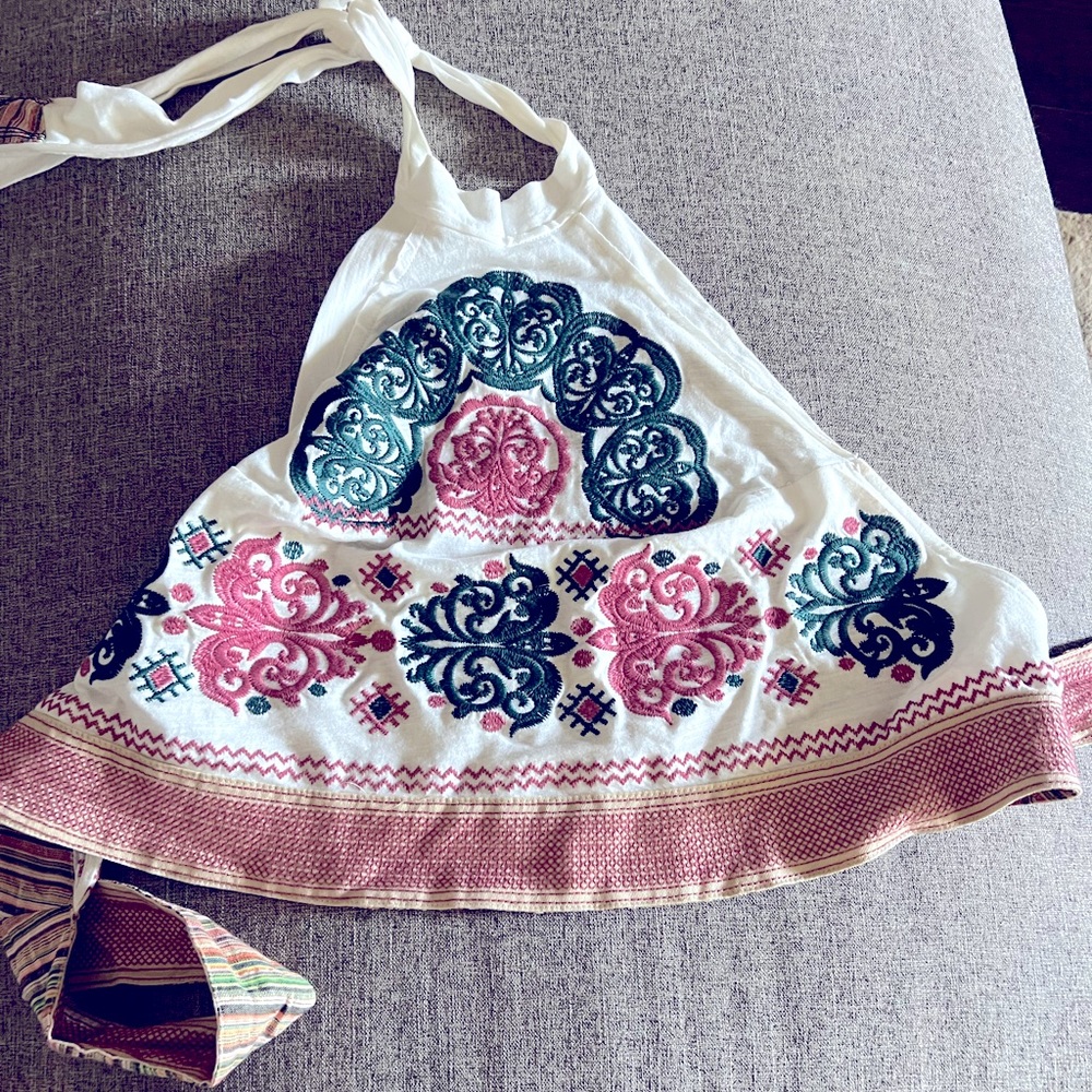 New without tags! Gorgeous crop top!